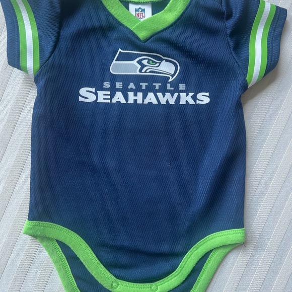 Seattle Seahawks Baby Onesies Two 0-3 & 3-6 - Picture 5 of 7